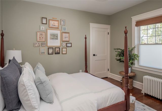 26 Vernon Avenue, Newport, RI 02840