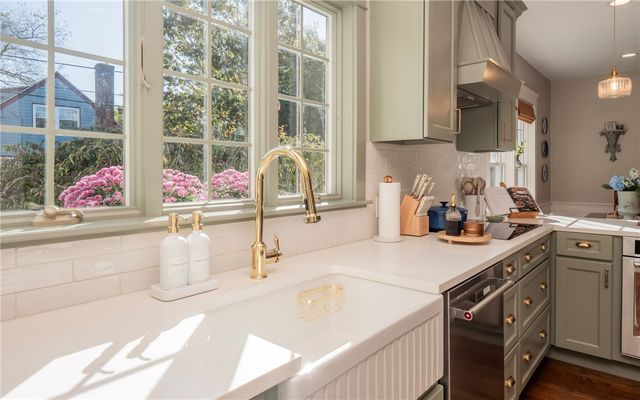 26 Vernon Avenue, Newport, RI 02840