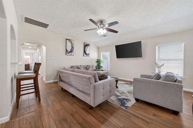 7523 Stallion Trail Drive, Humble, TX 77338