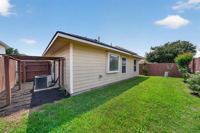 7523 Stallion Trail Drive, Humble, TX 77338