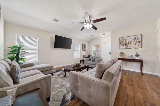 7523 Stallion Trail Drive, Humble, TX 77338