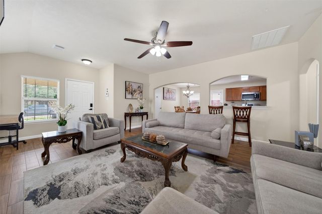 7523 Stallion Trail Drive, Humble, TX 77338