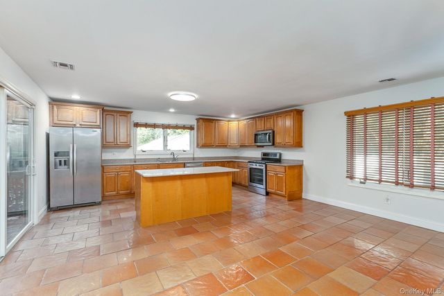 37 W Woodside Avenue, Patchogue, NY 11772