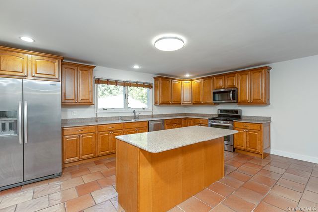 37 W Woodside Avenue, Patchogue, NY 11772