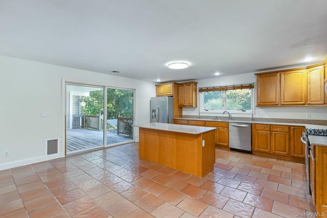 37 W Woodside Avenue, Patchogue, NY 11772