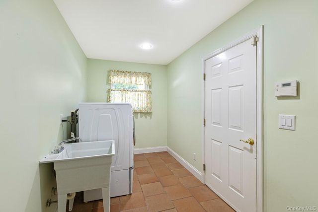 37 W Woodside Avenue, Patchogue, NY 11772