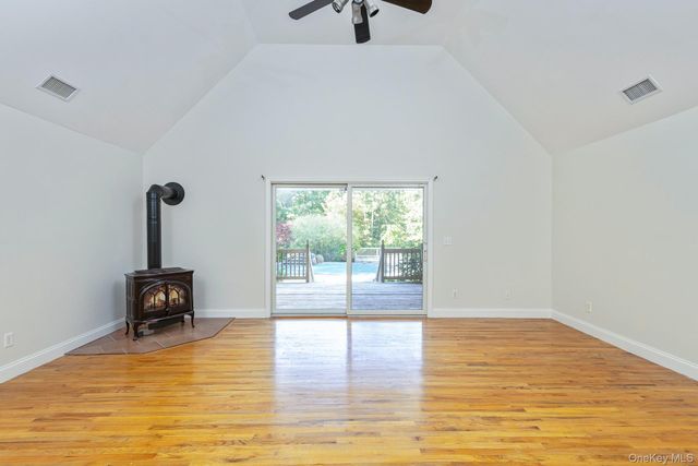37 W Woodside Avenue, Patchogue, NY 11772