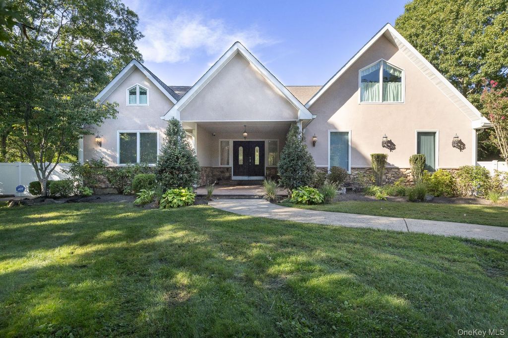 37 W Woodside Avenue, Patchogue, NY 11772 — exterior