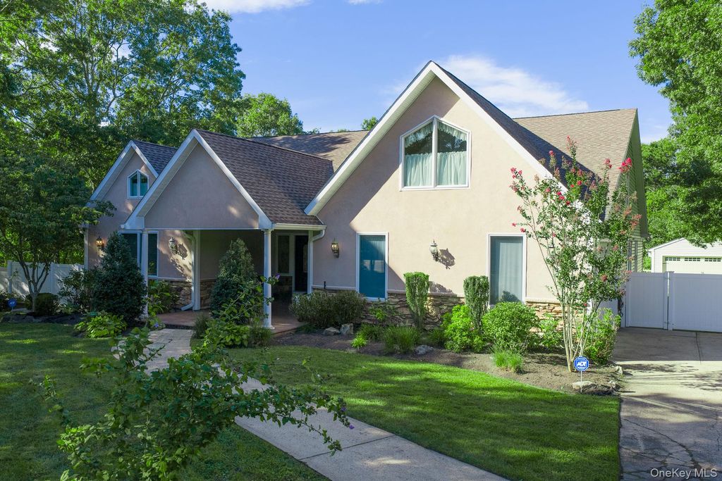37 W Woodside Avenue, Patchogue, NY 11772 — photo 3