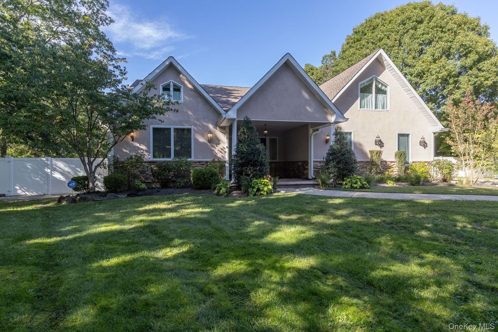 37 W Woodside Avenue, Patchogue, NY 11772 — photo 4