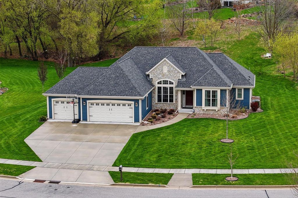 718 Meadow Ridge LANE, Plymouth, WI 53073