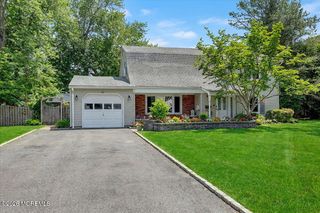 20 Hutchinson Drive, Port Monmouth, NJ 07758