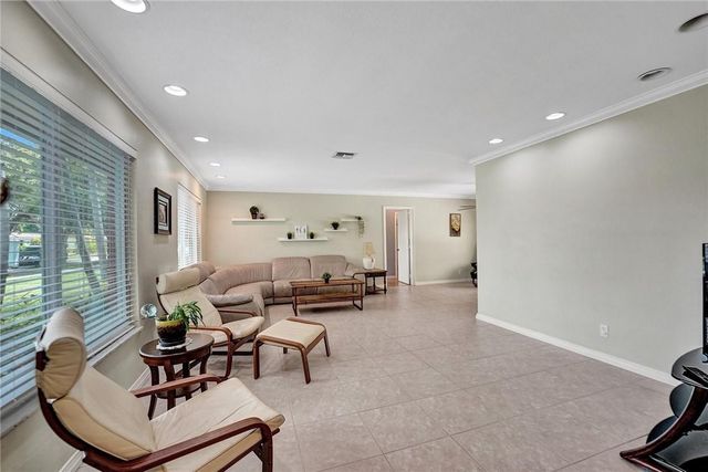 5760 SW 7th Street, Plantation, FL 33317