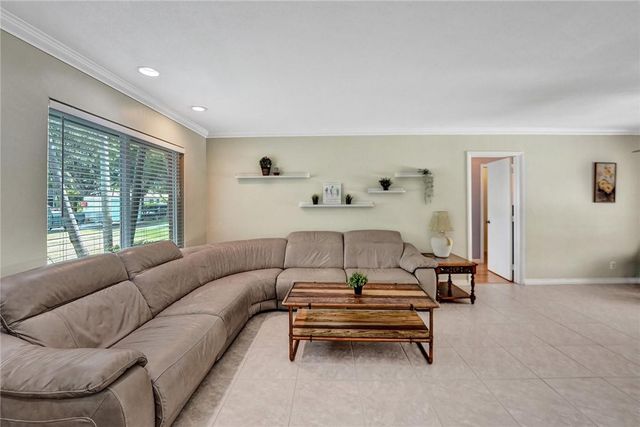 5760 SW 7th Street, Plantation, FL 33317