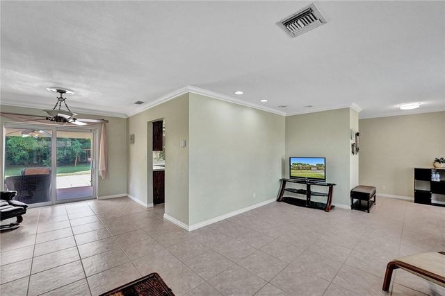 5760 SW 7th Street, Plantation, FL 33317