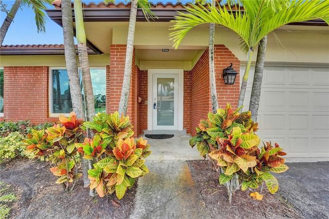 5760 SW 7th Street, Plantation, FL 33317