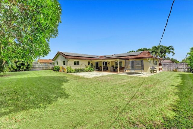 5760 SW 7th Street, Plantation, FL 33317