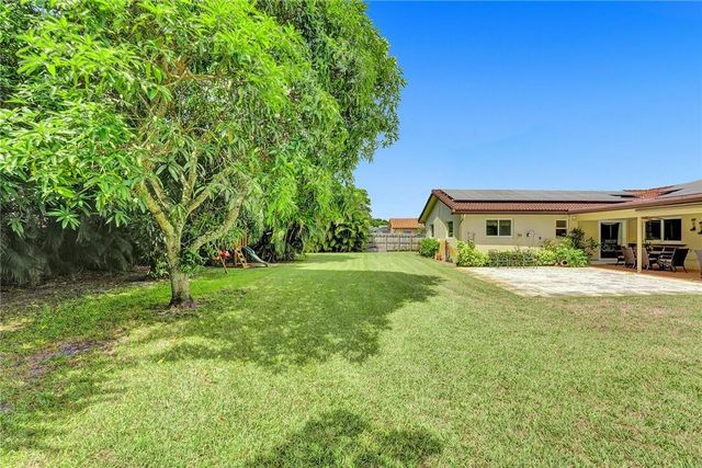 5760 SW 7th Street, Plantation, FL 33317
