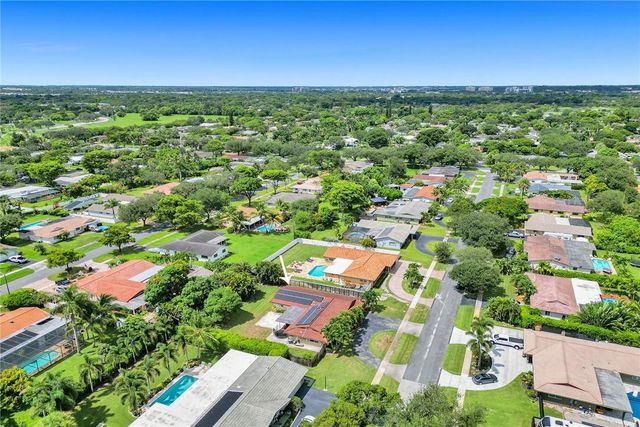 5760 SW 7th Street, Plantation, FL 33317
