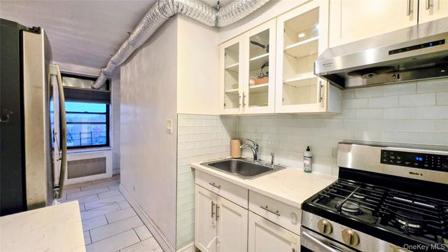 137-05 Franklin Avenue 6D, Flushing, NY 11355