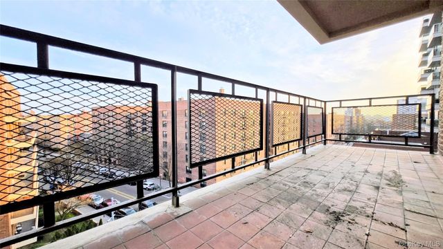 137-05 Franklin Avenue 6D, Flushing, NY 11355