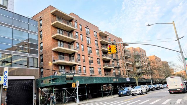 137-05 Franklin Avenue 6D, Flushing, NY 11355