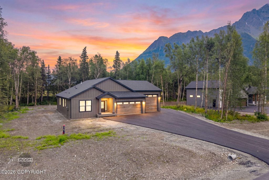5837 S Gates Street, Palmer, AK 99645