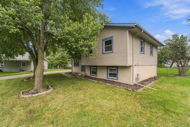 1221 Calumett Drive, Cedar Falls, IA 50613