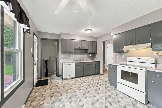 1221 Calumett Drive, Cedar Falls, IA 50613