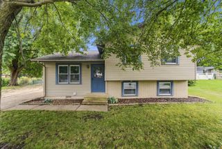 1221 Calumett Drive, Cedar Falls, IA 50613