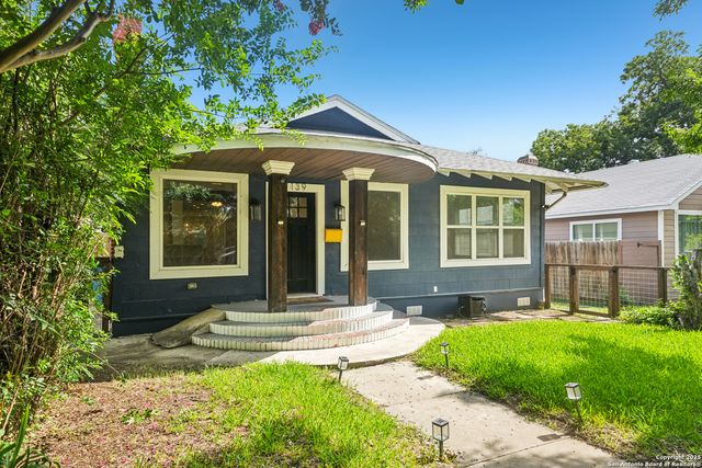 1139 W Russell Pl, San Antonio, TX 78201