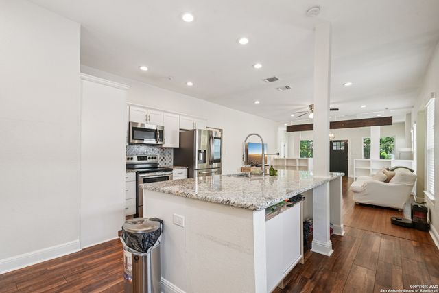 1139 W Russell Pl, San Antonio, TX 78201