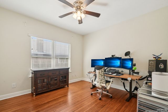 1139 W Russell Pl, San Antonio, TX 78201
