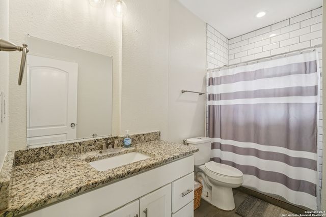 1139 W Russell Pl, San Antonio, TX 78201