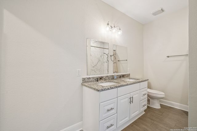 1139 W Russell Pl, San Antonio, TX 78201
