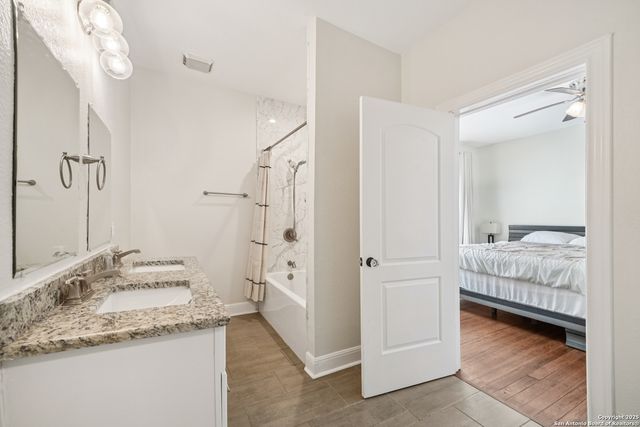 1139 W Russell Pl, San Antonio, TX 78201