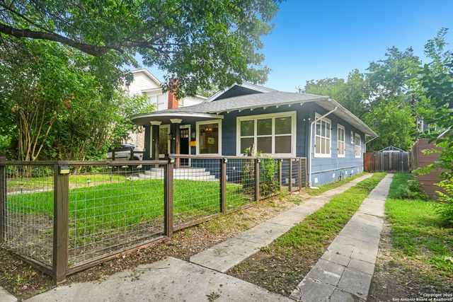 1139 W Russell Pl, San Antonio, TX 78201