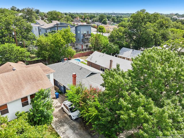 1139 W Russell Pl, San Antonio, TX 78201
