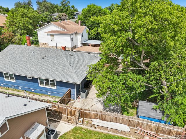 1139 W Russell Pl, San Antonio, TX 78201