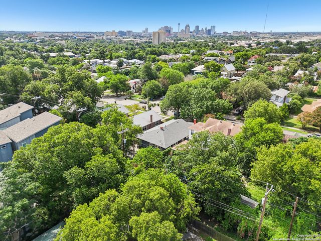 1139 W Russell Pl, San Antonio, TX 78201