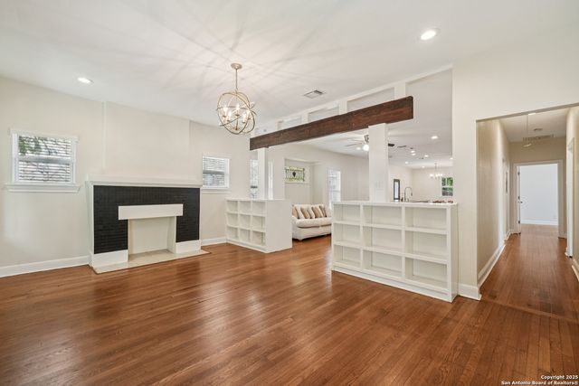 1139 W Russell Pl, San Antonio, TX 78201