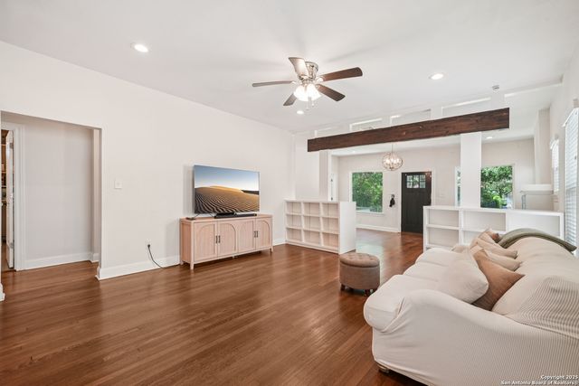 1139 W Russell Pl, San Antonio, TX 78201