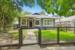1139 W Russell Pl, San Antonio, TX 78201
