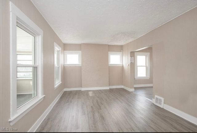 4609 Pearse Avenue, Newburgh Heights, OH 44105