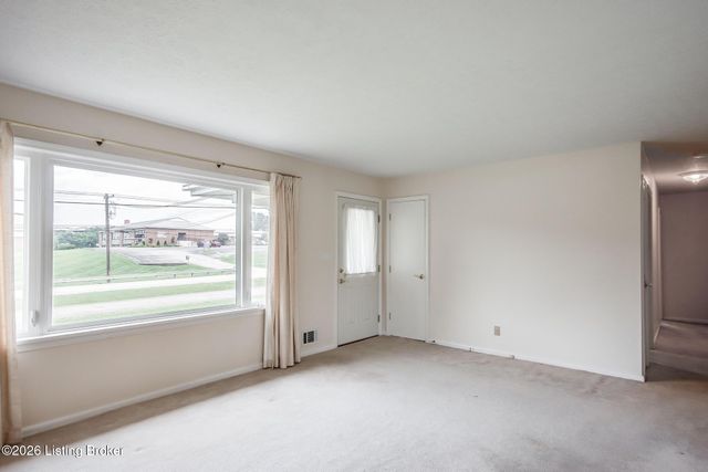 5900 Outer Loop, Louisville, KY 40219