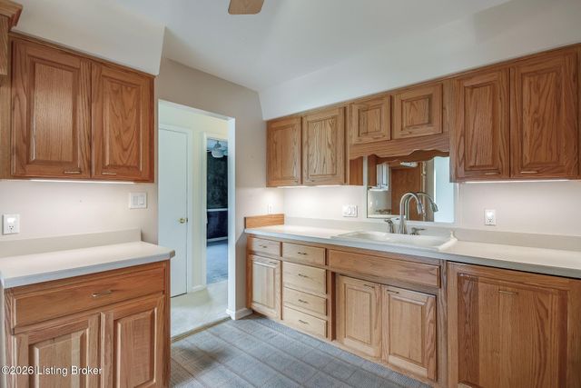 5900 Outer Loop, Louisville, KY 40219