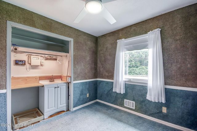 5900 Outer Loop, Louisville, KY 40219