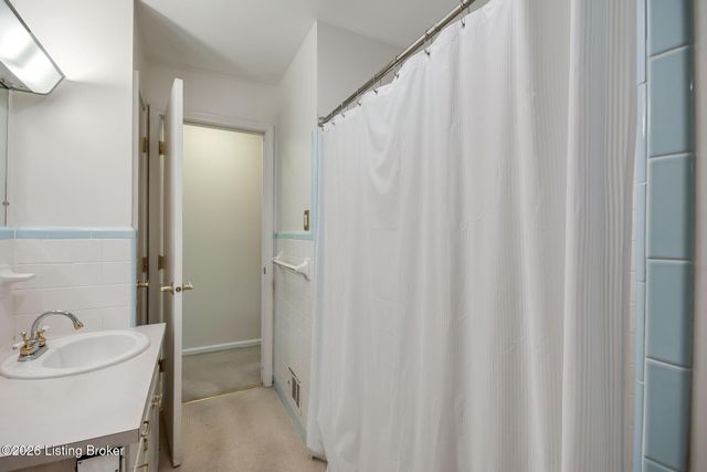 5900 Outer Loop, Louisville, KY 40219