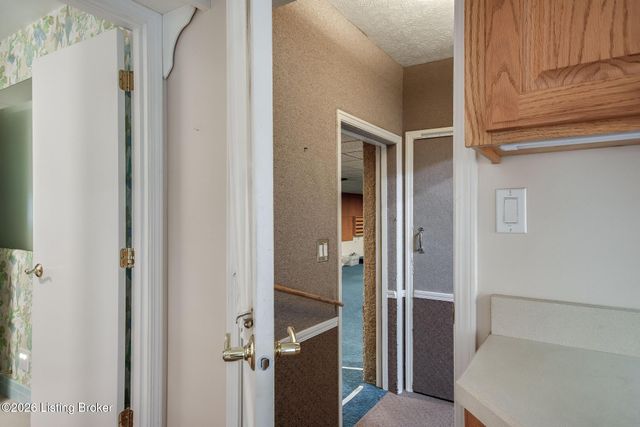 5900 Outer Loop, Louisville, KY 40219