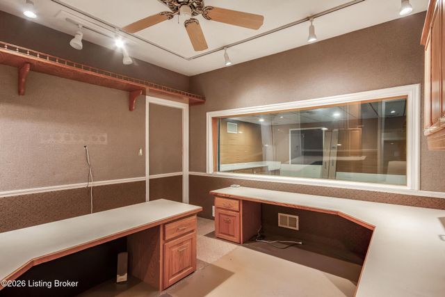 5900 Outer Loop, Louisville, KY 40219